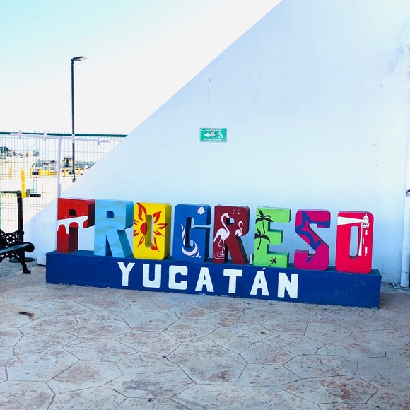 Meet your Posher, Leslie aka @TRENDYTREASURE1!!! - Picture 2 of 8